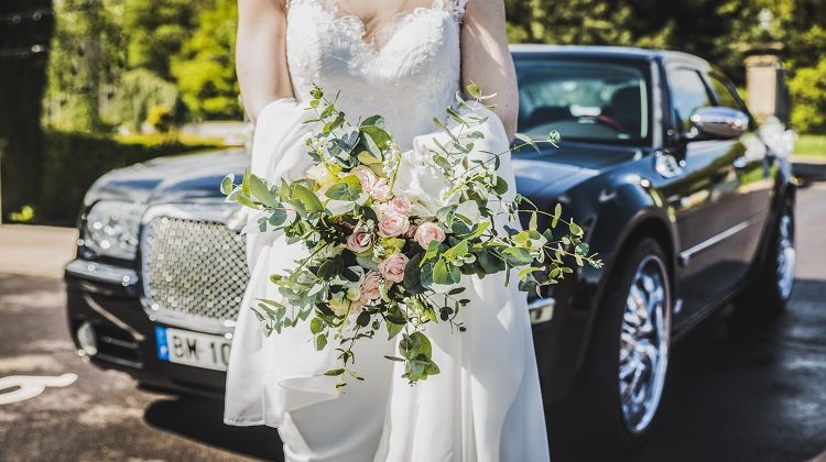 Why Choose to Rent Luxury Car for your Wedings